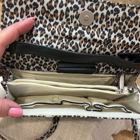 Travelon Leopard Print Crossbody Bag - Picture 4 of 11